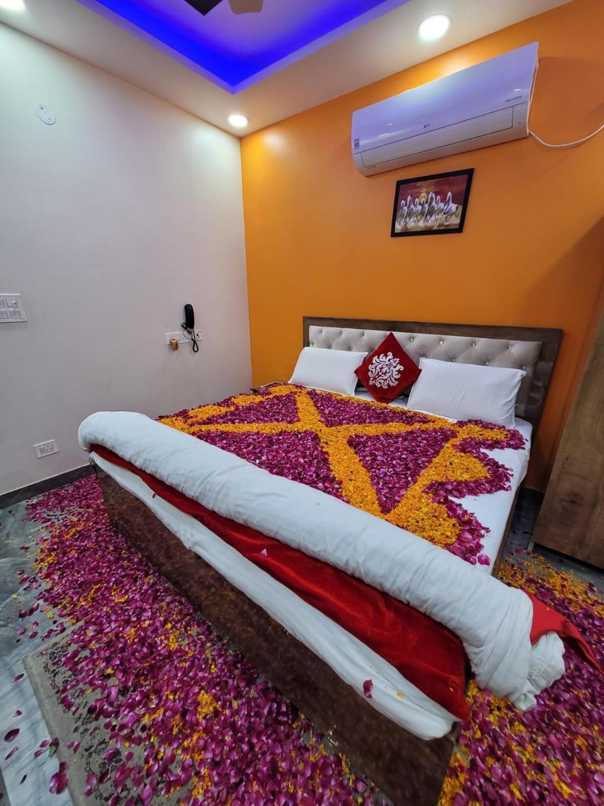 The Swiss Residency Hotel Greater Noida Exterior foto
